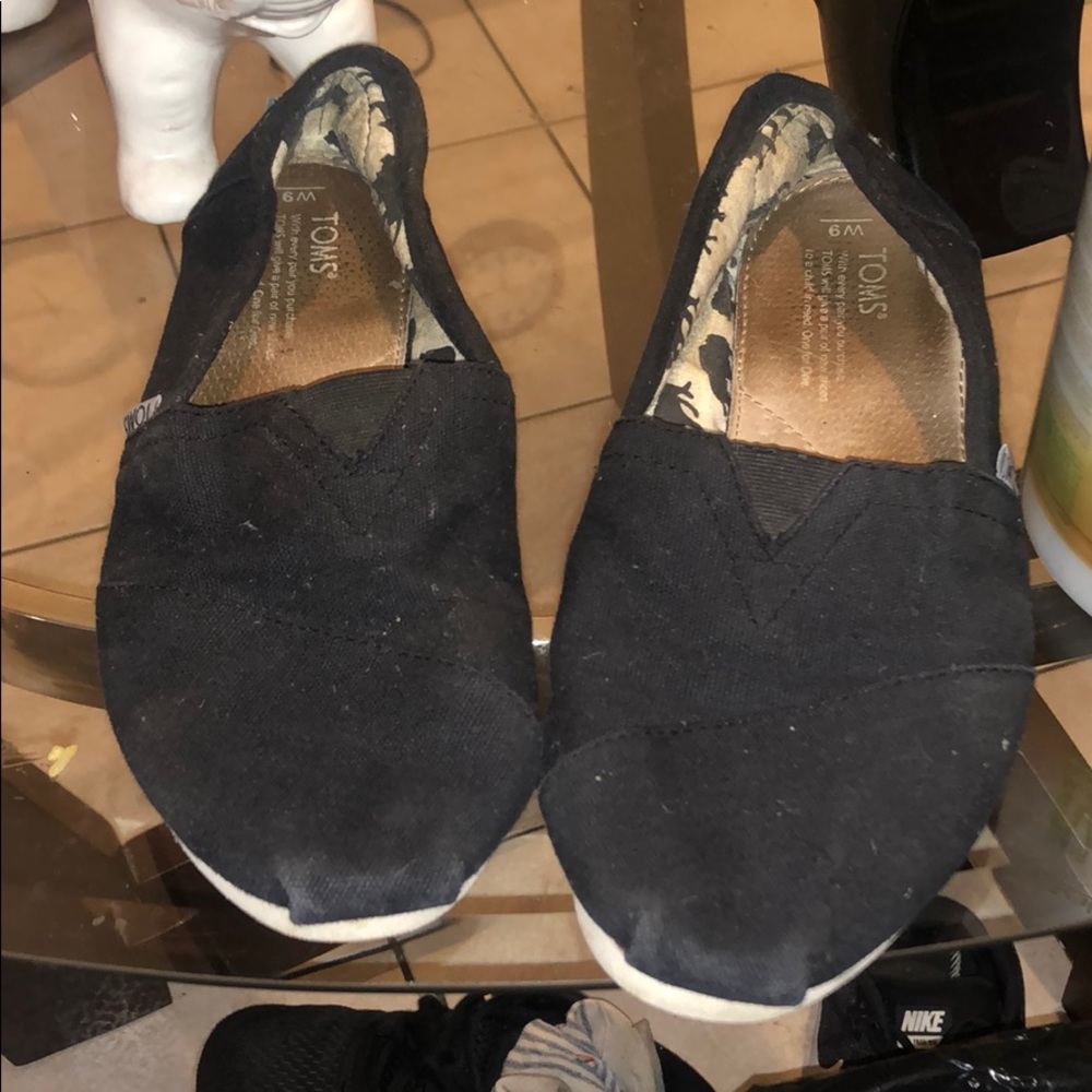 Toms shoes used good condition size 9